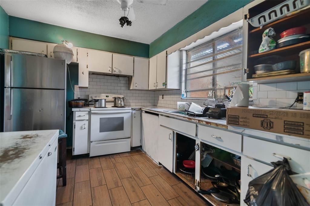 For Sale: $245,000 (3 beds, 2 baths, 2226 Square Feet)