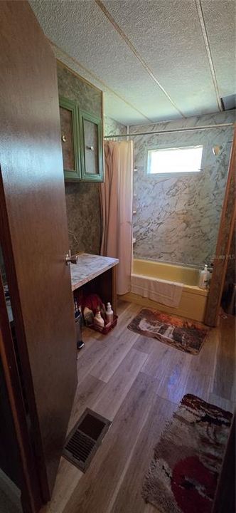 待售: $89,000 (2 贝兹, 1 浴室, 696 平方英尺)