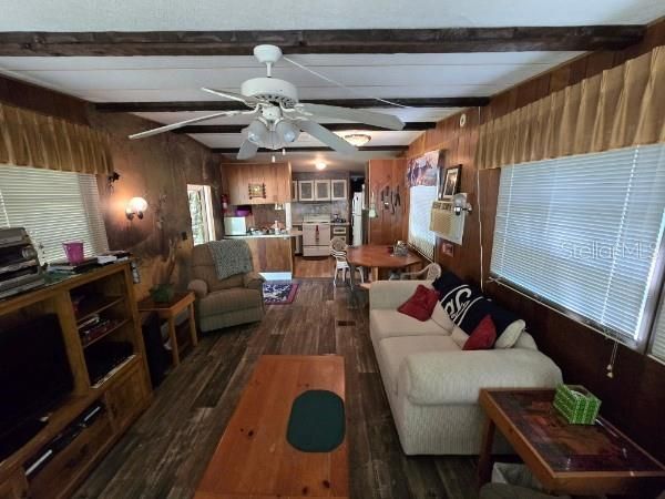 待售: $89,000 (2 贝兹, 1 浴室, 696 平方英尺)