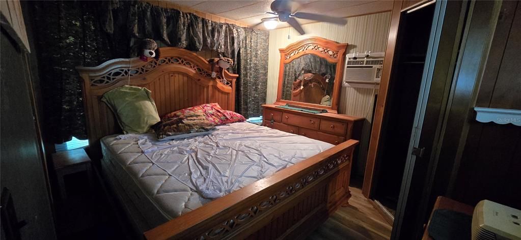 待售: $89,000 (2 贝兹, 1 浴室, 696 平方英尺)