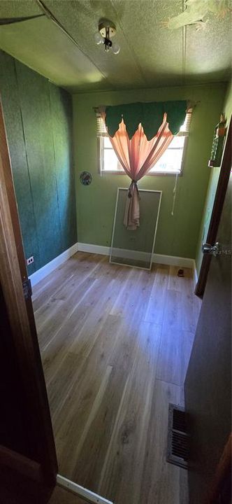 待售: $89,000 (2 贝兹, 1 浴室, 696 平方英尺)