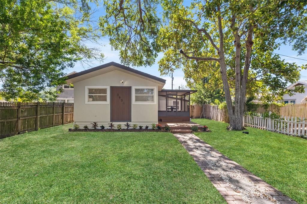 Recently Sold: $335,000 (2 beds, 1 baths, 925 Square Feet)