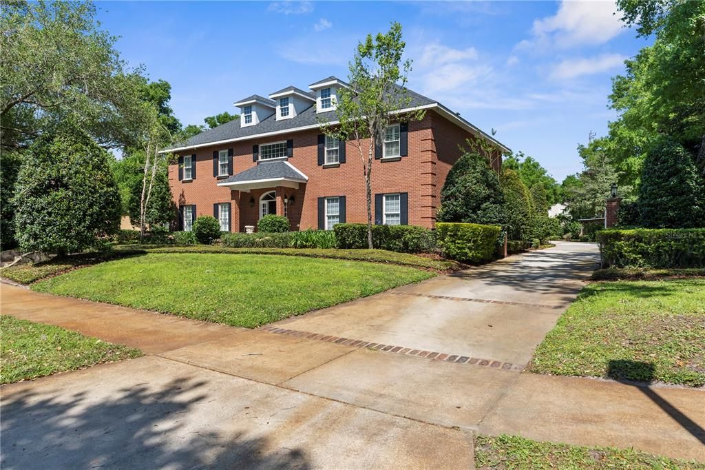 最近售出: $1,700,000 (6 贝兹, 5 浴室, 5640 平方英尺)