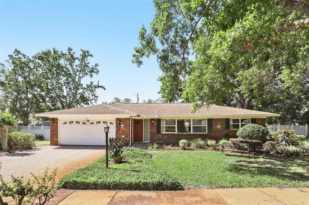 最近售出: $415,000 (4 贝兹, 2 浴室, 1872 平方英尺)