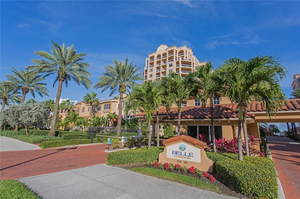 Recently Sold: $750,000 (3 beds, 2 baths, 1907 Square Feet)