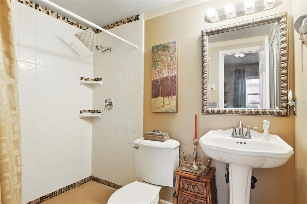 待售: $199,900 (2 贝兹, 2 浴室, 1225 平方英尺)