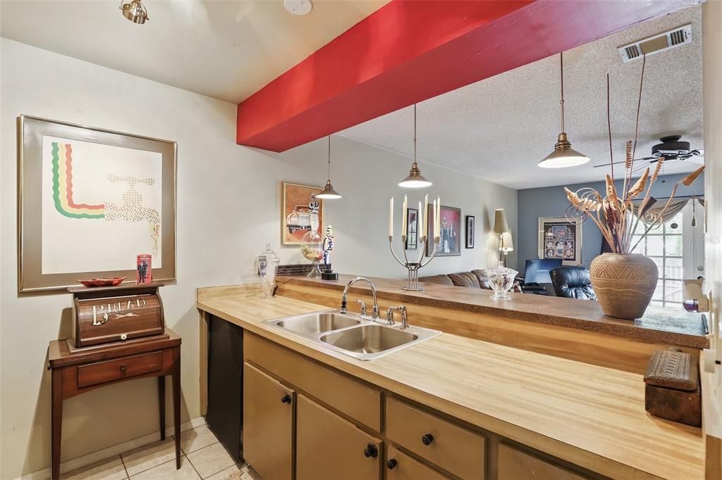 待售: $199,900 (2 贝兹, 2 浴室, 1225 平方英尺)