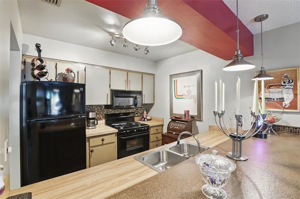 待售: $199,900 (2 贝兹, 2 浴室, 1225 平方英尺)