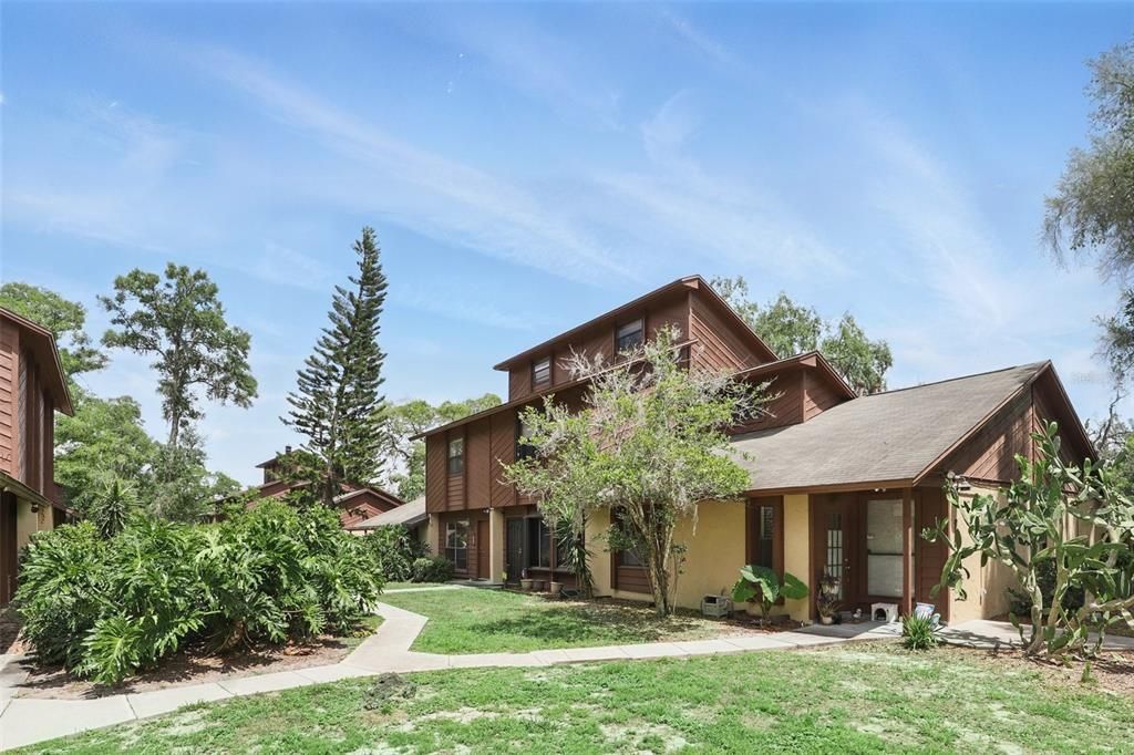 待售: $199,900 (2 贝兹, 2 浴室, 1225 平方英尺)