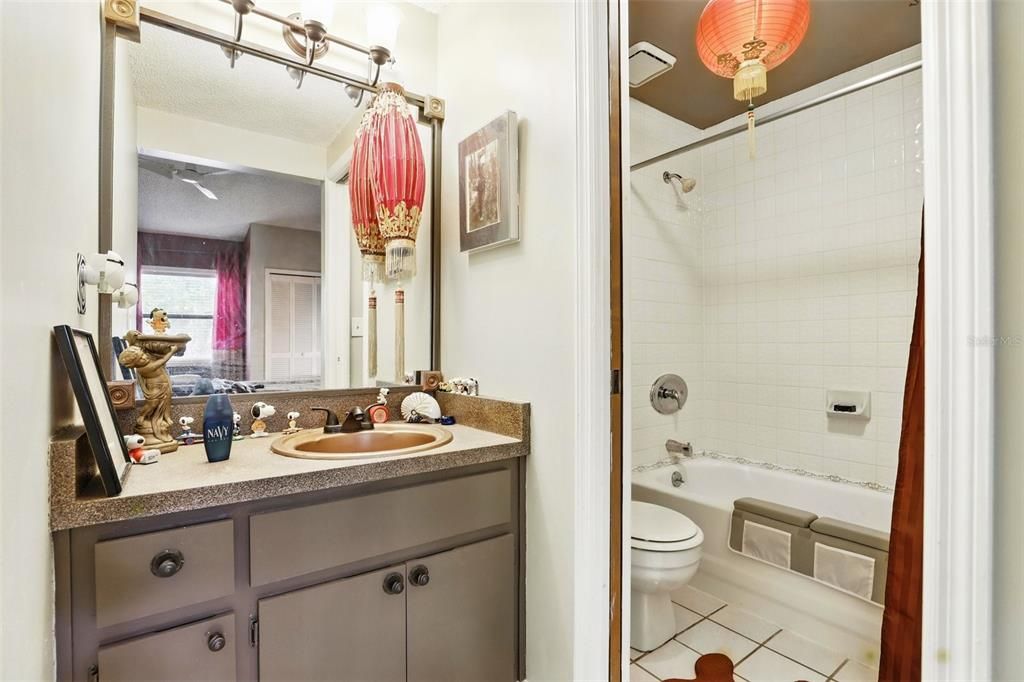 待售: $199,900 (2 贝兹, 2 浴室, 1225 平方英尺)