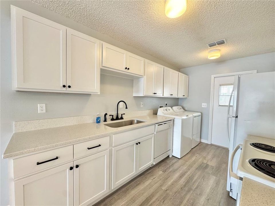 For Rent: $1,450 (2 beds, 2 baths, 1073 Square Feet)