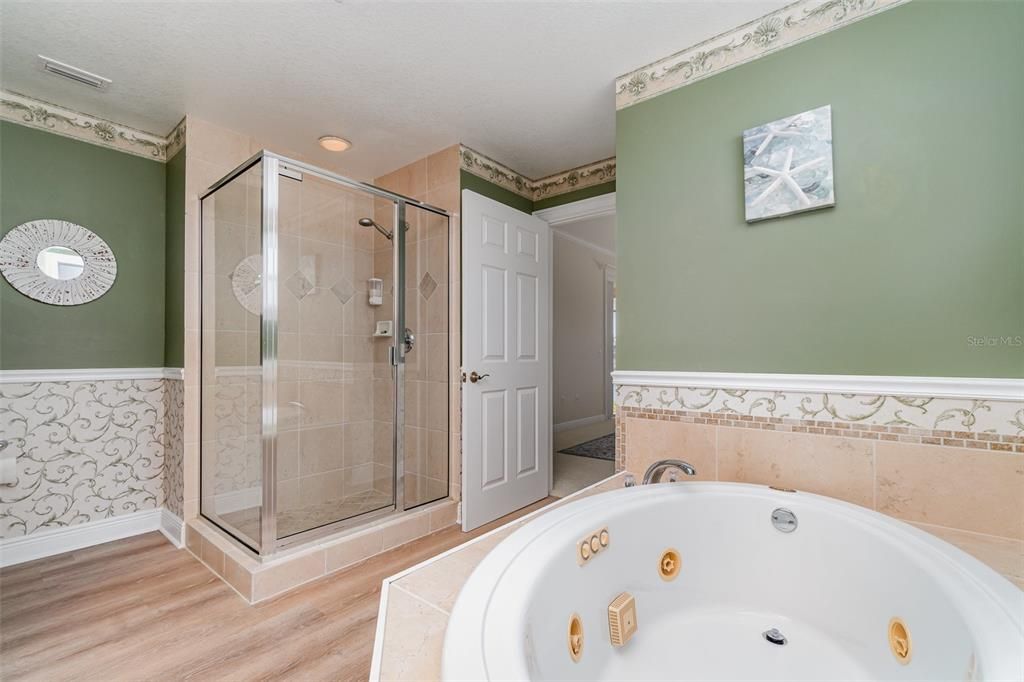 For Sale: $275,000 (3 beds, 2 baths, 1586 Square Feet)