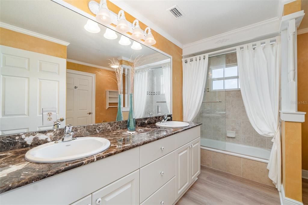 For Sale: $275,000 (3 beds, 2 baths, 1586 Square Feet)