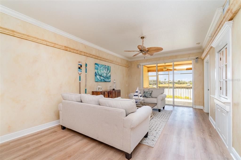 For Sale: $275,000 (3 beds, 2 baths, 1586 Square Feet)