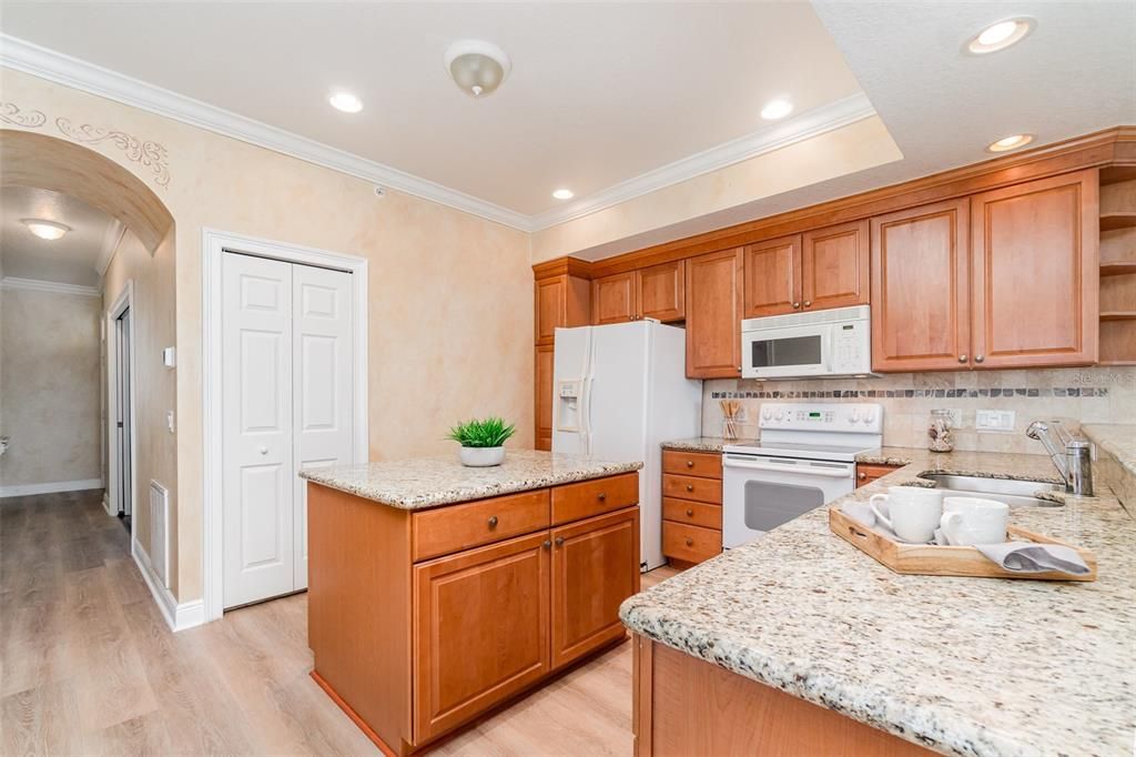 For Sale: $275,000 (3 beds, 2 baths, 1586 Square Feet)