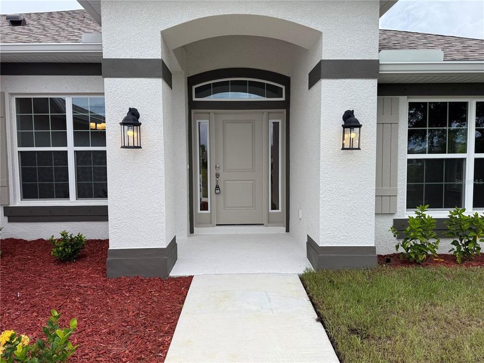 Под контрактом: $406,900 (4 спален, 3 ванн, 2265 Квадратных фут)