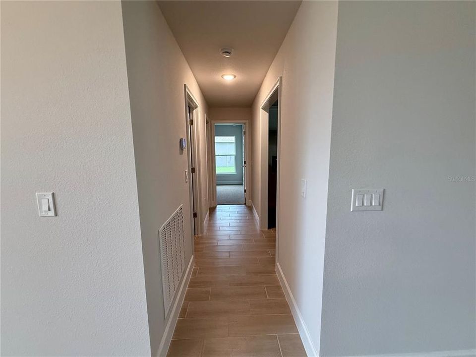 Под контрактом: $406,900 (4 спален, 3 ванн, 2265 Квадратных фут)