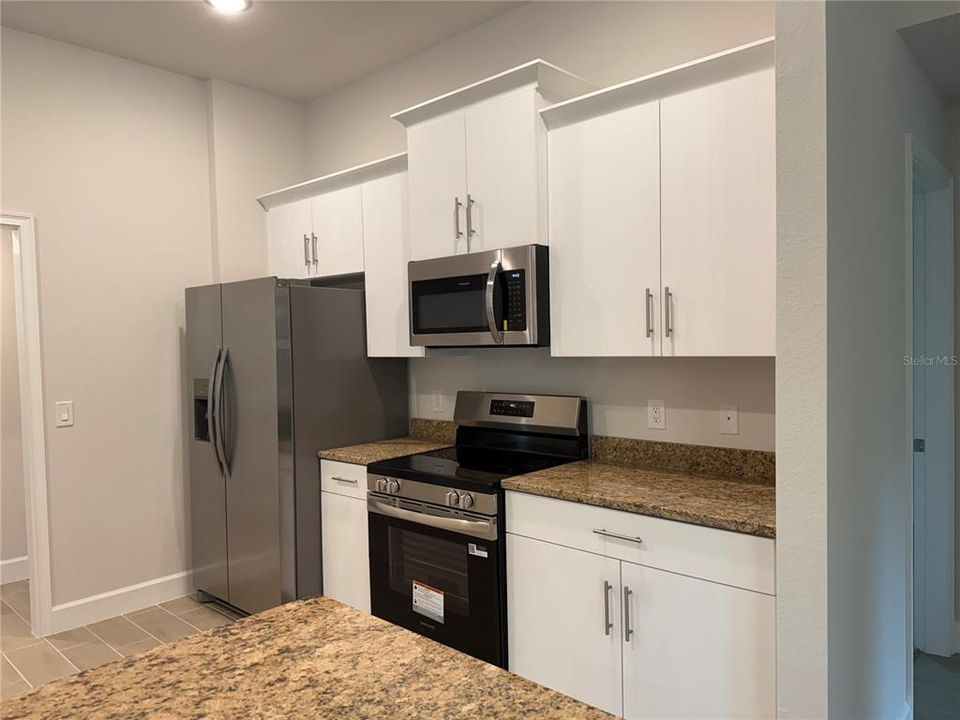 Под контрактом: $406,900 (4 спален, 3 ванн, 2265 Квадратных фут)