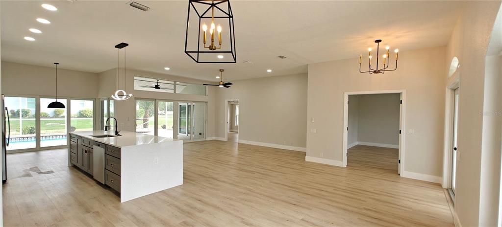 На продажу: $449,000 (4 спален, 2 ванн, 2208 Квадратных фут)