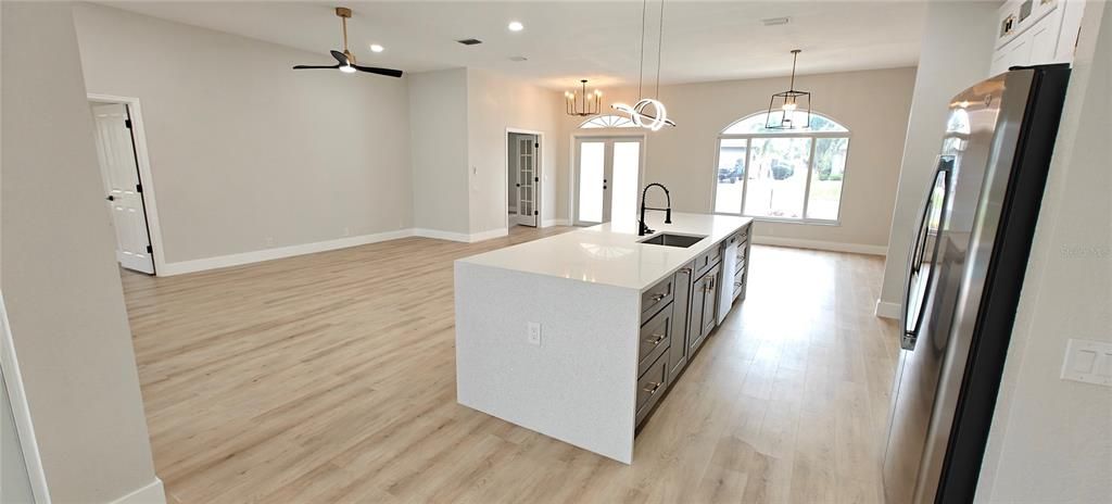 На продажу: $449,000 (4 спален, 2 ванн, 2208 Квадратных фут)