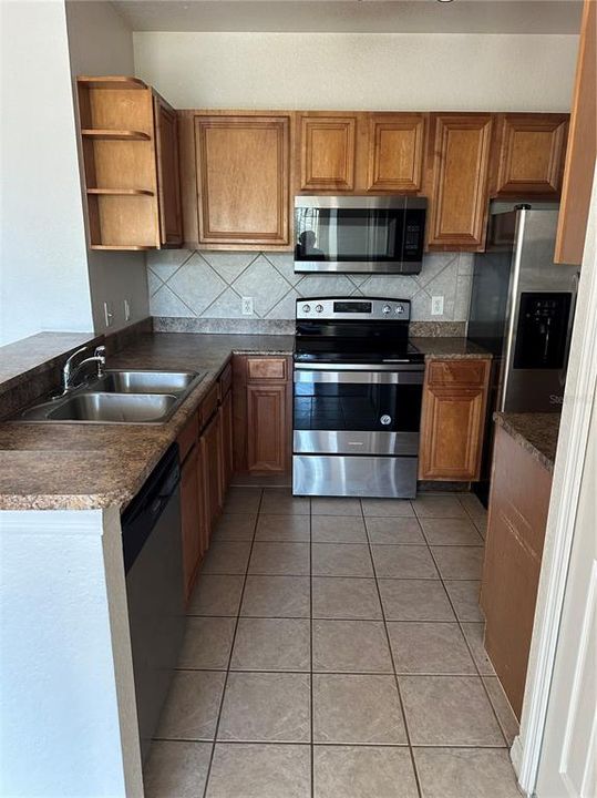 На продажу: $229,000 (3 спален, 2 ванн, 1285 Квадратных фут)