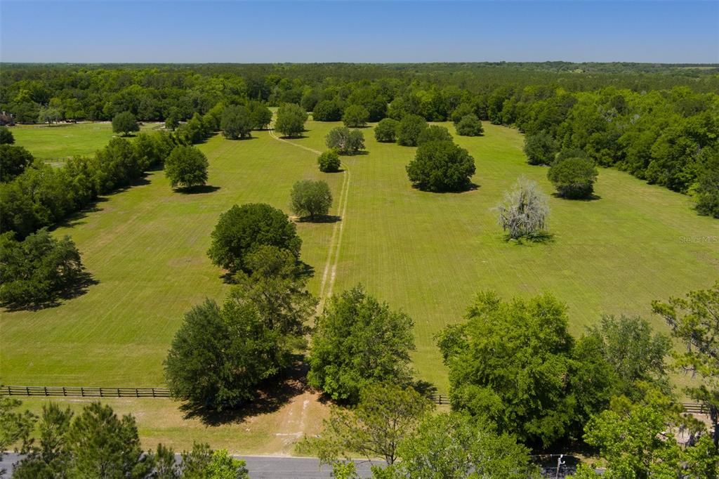 For Sale: $2,886,950 (3 beds, 1 baths, 1954 Square Feet)