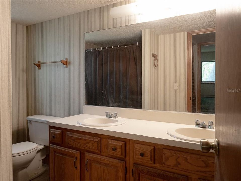 For Sale: $2,886,950 (3 beds, 1 baths, 1954 Square Feet)