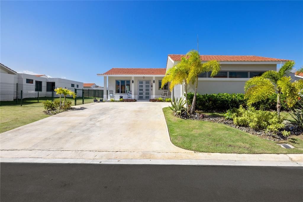 Recently Sold: $1,700,000 (4 beds, 3 baths, 3200 Square Feet)