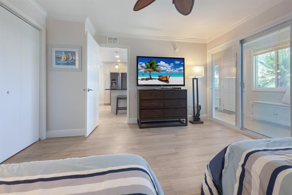 For Sale: $799,900 (2 beds, 2 baths, 1377 Square Feet)