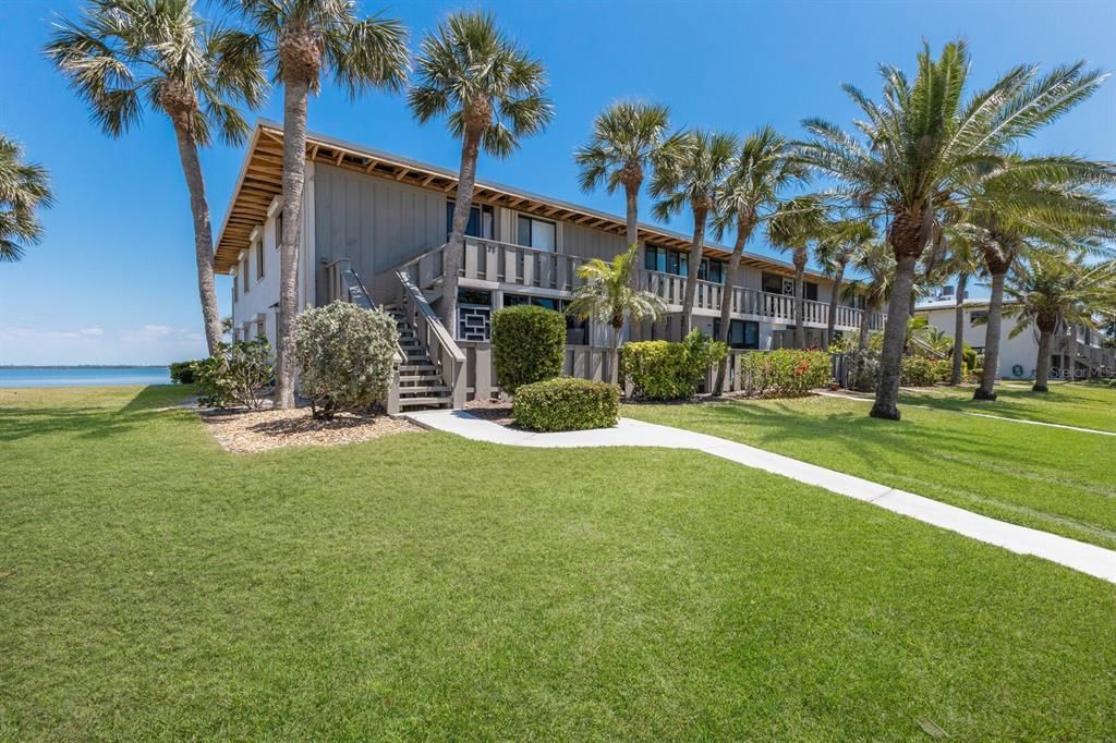 For Sale: $799,900 (2 beds, 2 baths, 1377 Square Feet)