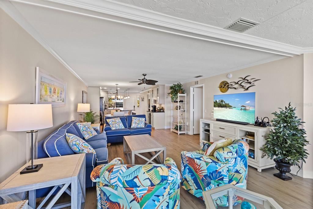 For Sale: $799,900 (2 beds, 2 baths, 1377 Square Feet)