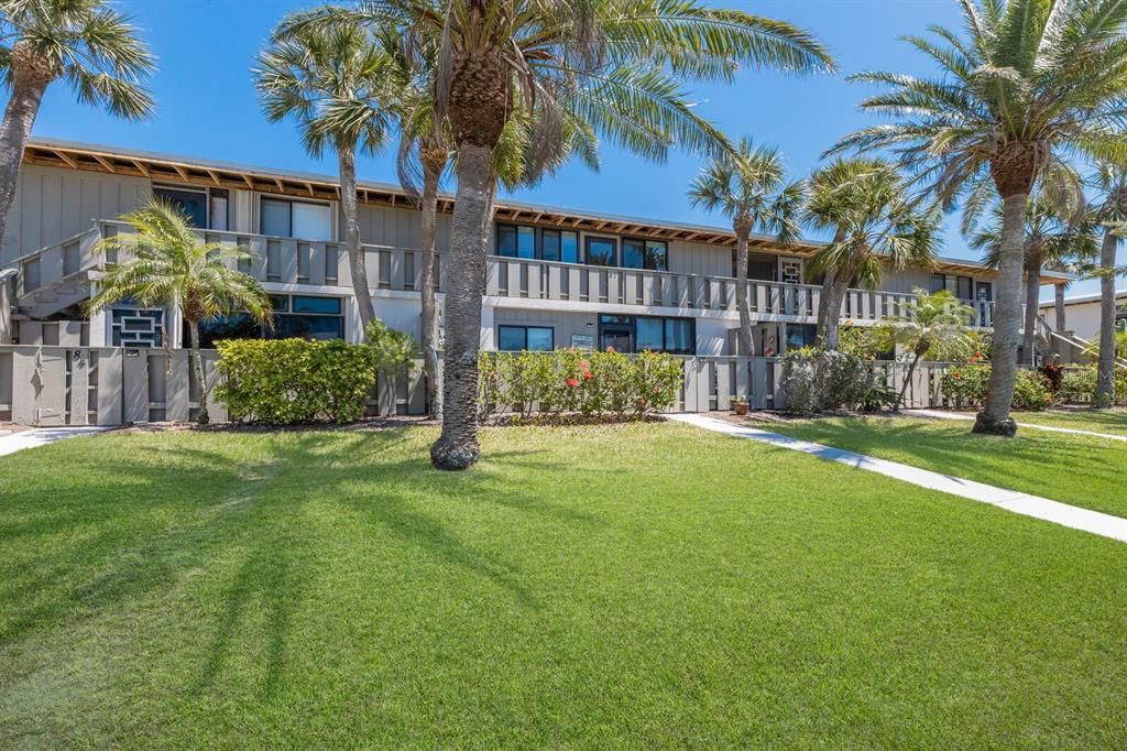 For Sale: $799,900 (2 beds, 2 baths, 1377 Square Feet)