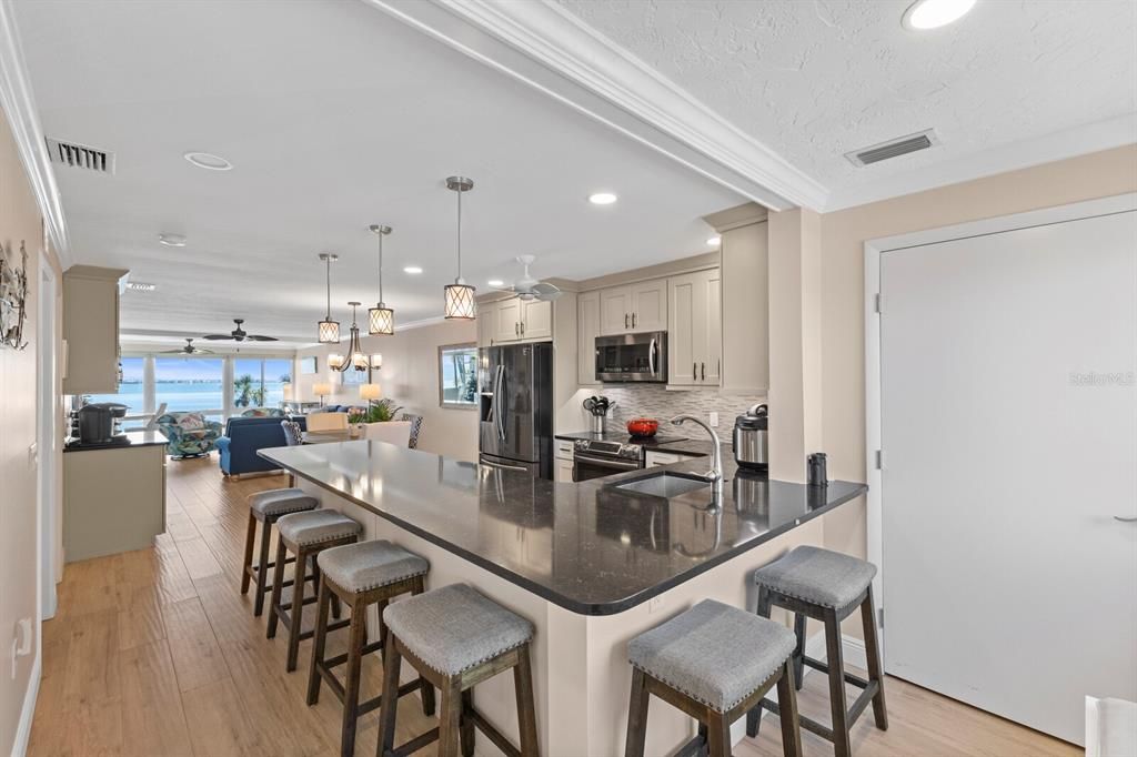 For Sale: $799,900 (2 beds, 2 baths, 1377 Square Feet)