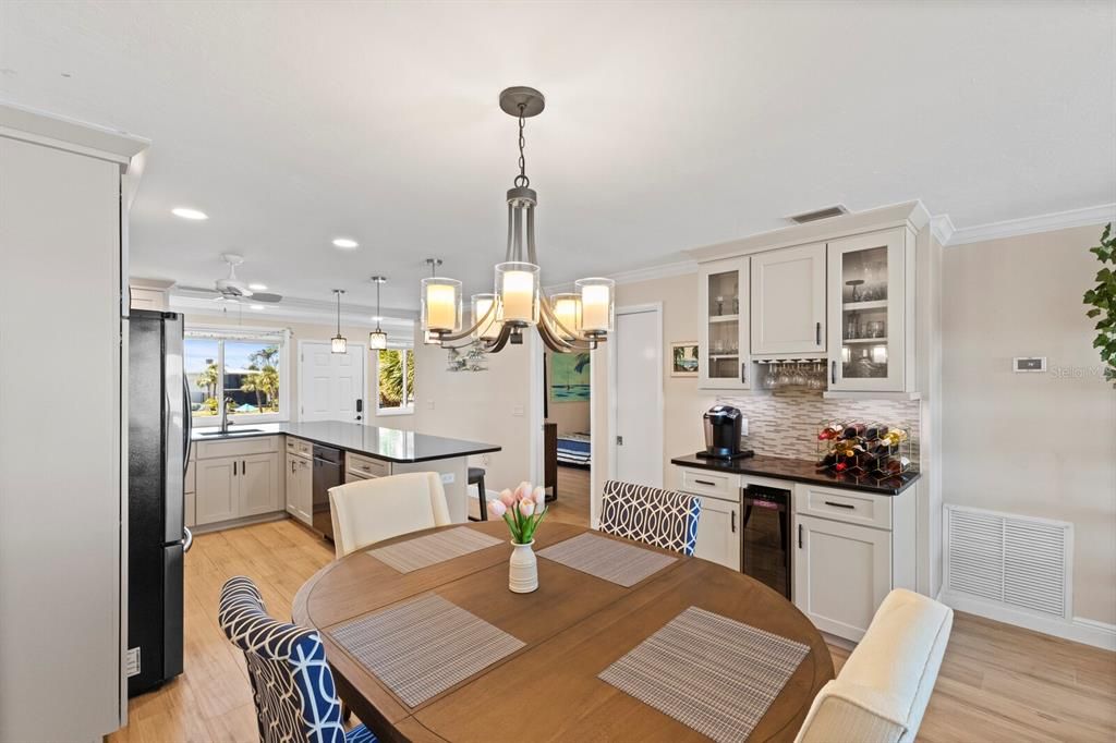 For Sale: $799,900 (2 beds, 2 baths, 1377 Square Feet)