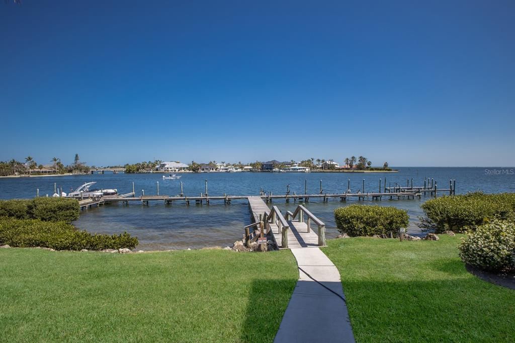 For Sale: $799,900 (2 beds, 2 baths, 1377 Square Feet)