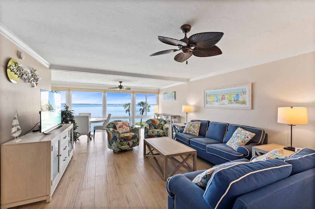 For Sale: $799,900 (2 beds, 2 baths, 1377 Square Feet)