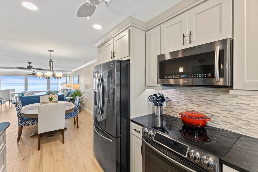 For Sale: $799,900 (2 beds, 2 baths, 1377 Square Feet)