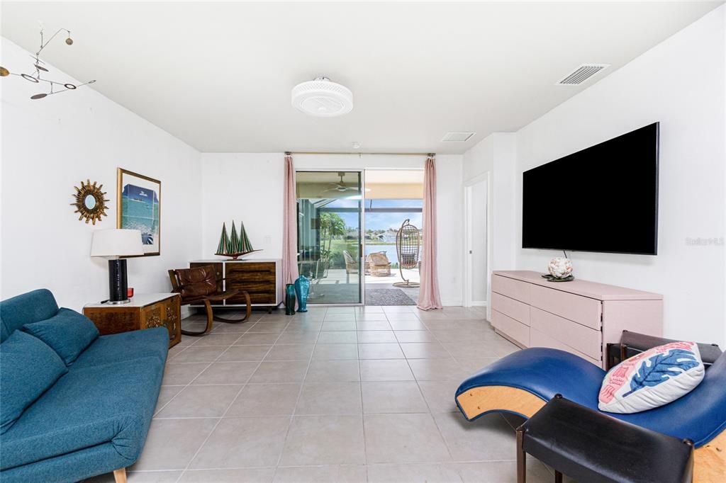 For Sale: $279,900 (2 beds, 2 baths, 1516 Square Feet)