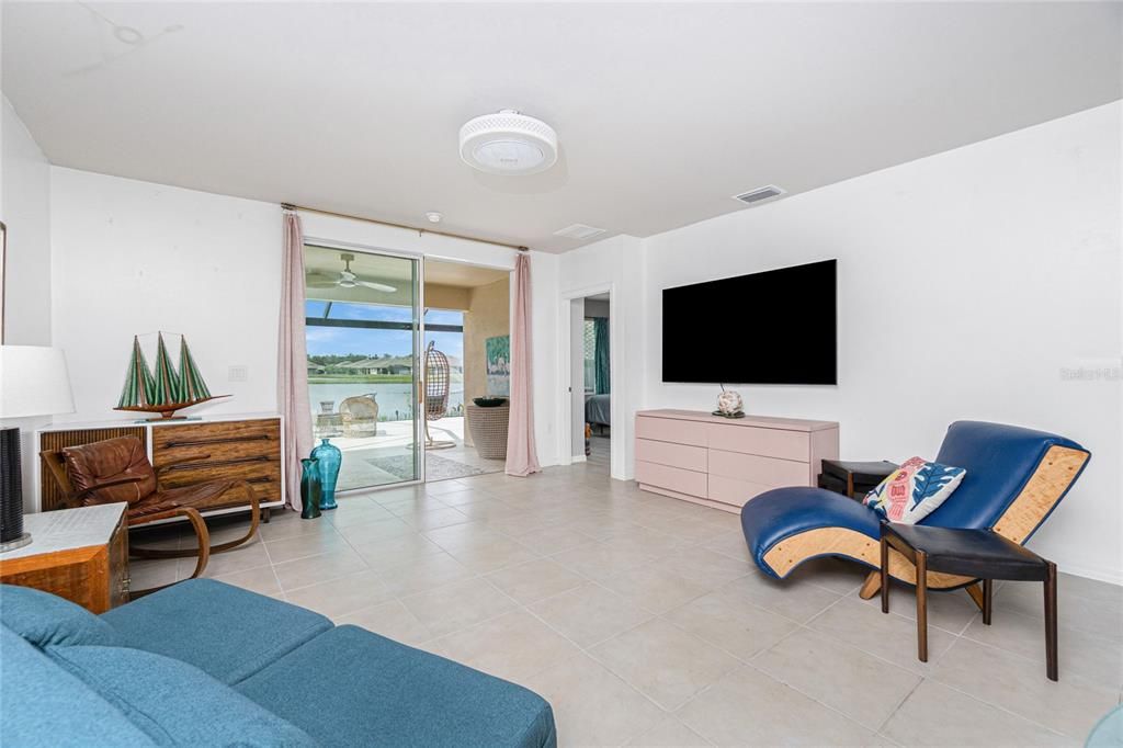 For Sale: $279,900 (2 beds, 2 baths, 1516 Square Feet)