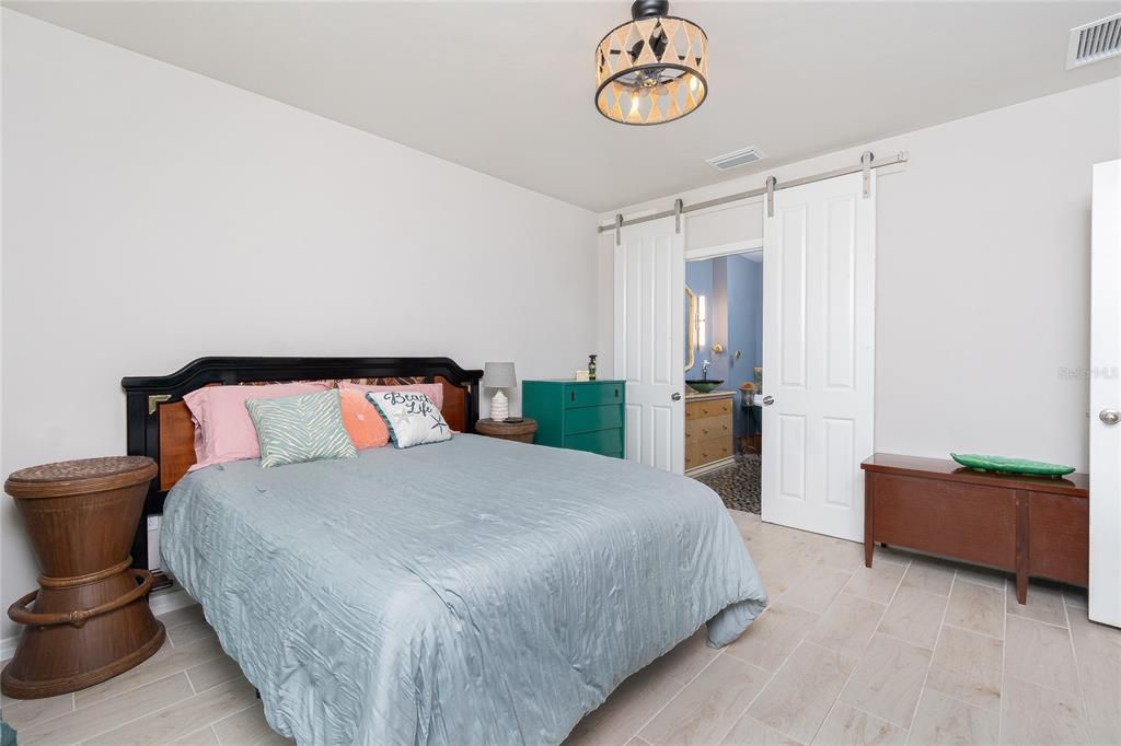 For Sale: $279,900 (2 beds, 2 baths, 1516 Square Feet)