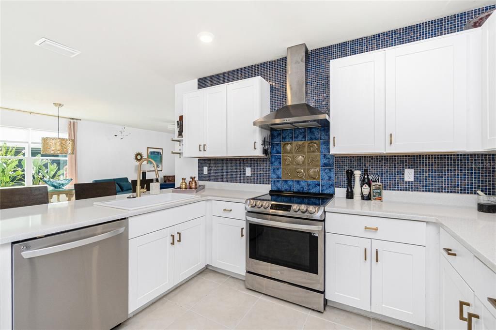 For Sale: $279,900 (2 beds, 2 baths, 1516 Square Feet)