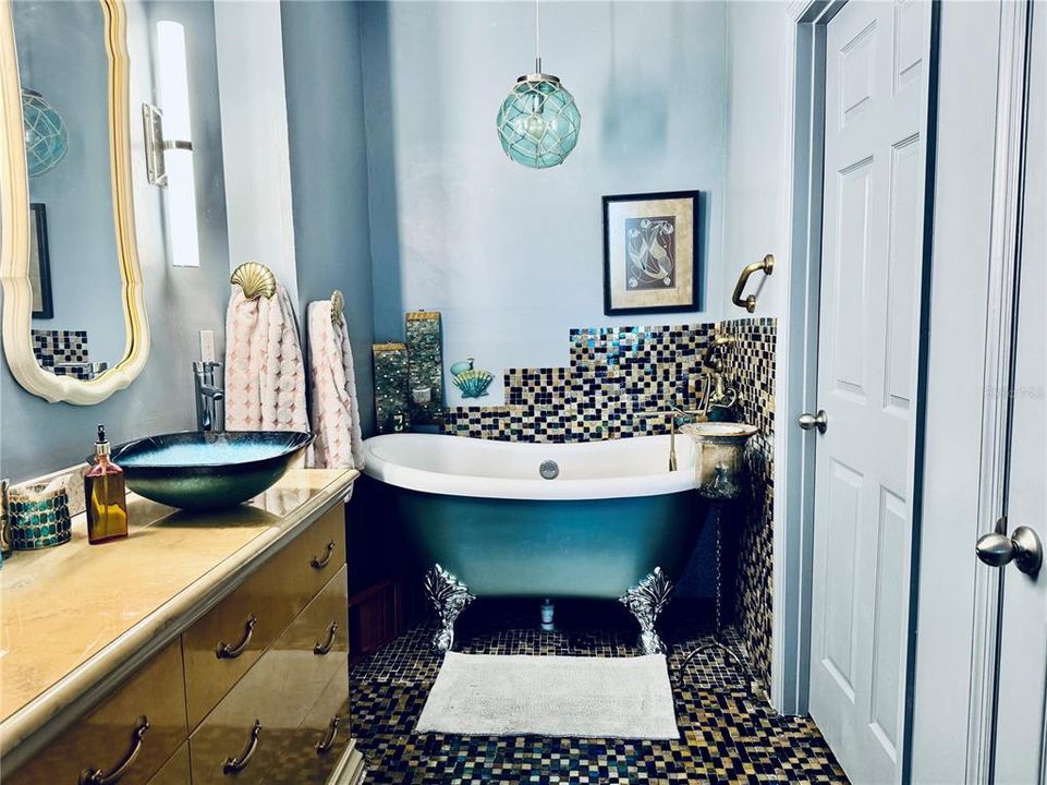 For Sale: $279,900 (2 beds, 2 baths, 1516 Square Feet)