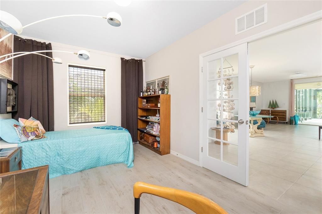 For Sale: $279,900 (2 beds, 2 baths, 1516 Square Feet)