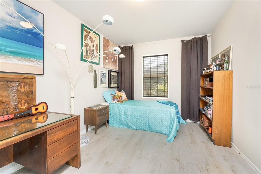 For Sale: $279,900 (2 beds, 2 baths, 1516 Square Feet)