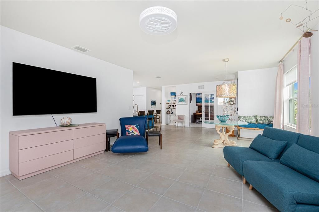 For Sale: $279,900 (2 beds, 2 baths, 1516 Square Feet)