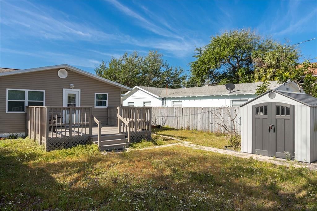 For Sale: $485,000 (2 beds, 1 baths, 936 Square Feet)