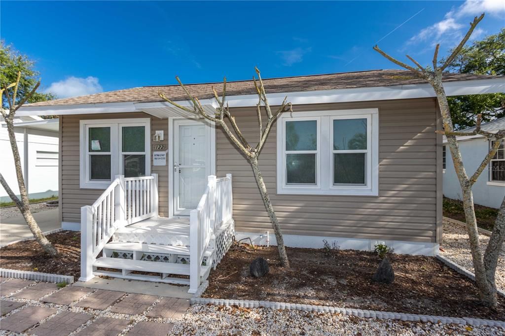 For Sale: $485,000 (2 beds, 1 baths, 936 Square Feet)