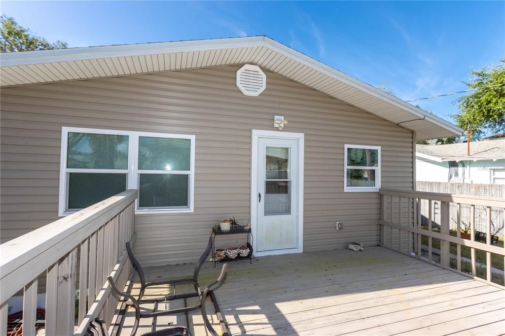 For Sale: $485,000 (2 beds, 1 baths, 936 Square Feet)