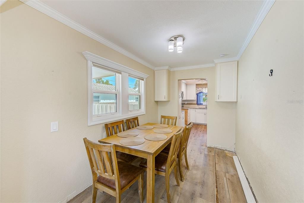 For Sale: $485,000 (2 beds, 1 baths, 936 Square Feet)