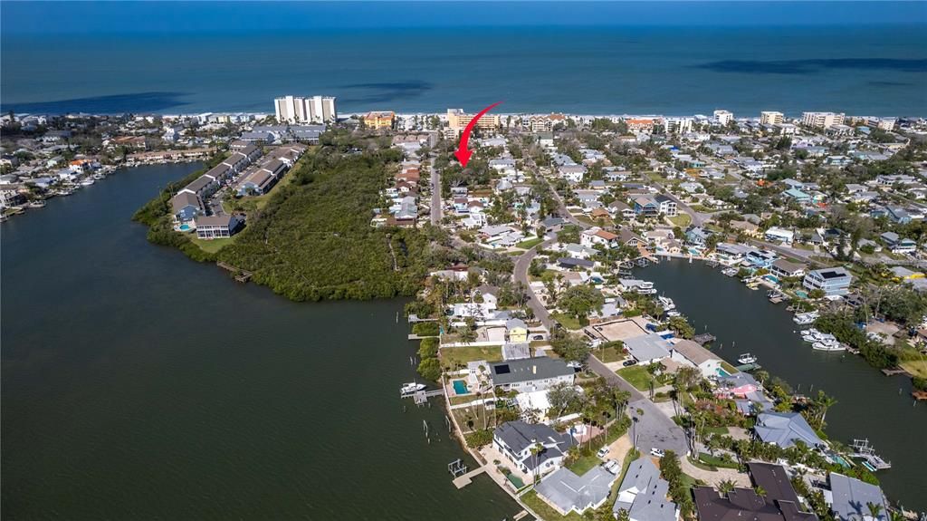 For Sale: $485,000 (2 beds, 1 baths, 936 Square Feet)